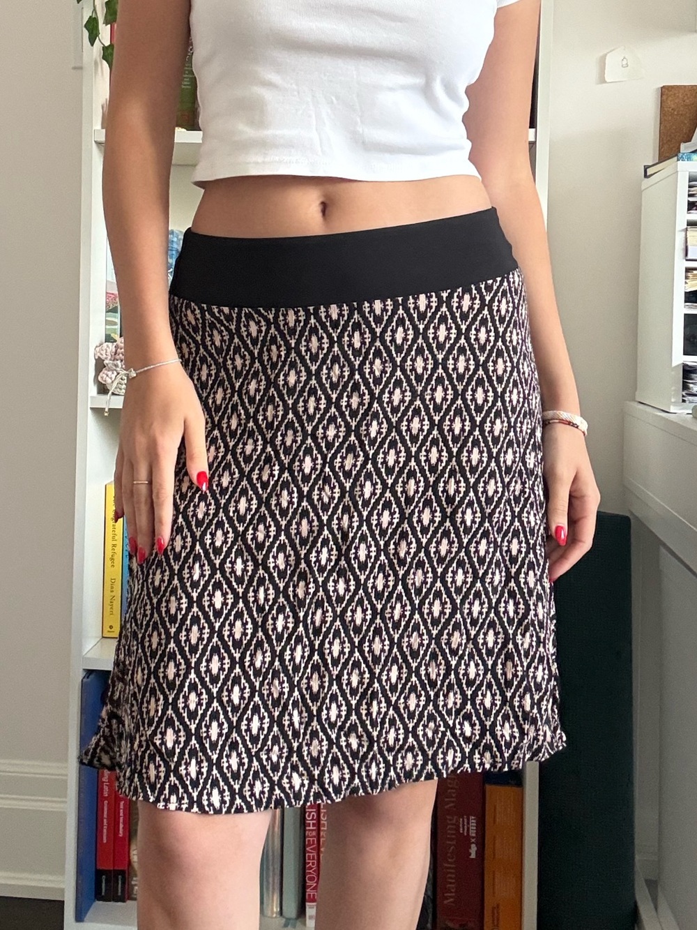 A-Line Knit Skirt in Black and Cream / pink Diamond Pattern